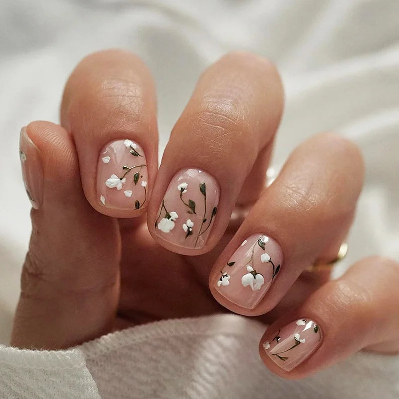 24Pcs Short Retro Flower Design Nails Art Manicure Pink False Nails Wearable Square Fake Nails Press on Full Cover Nail Tips