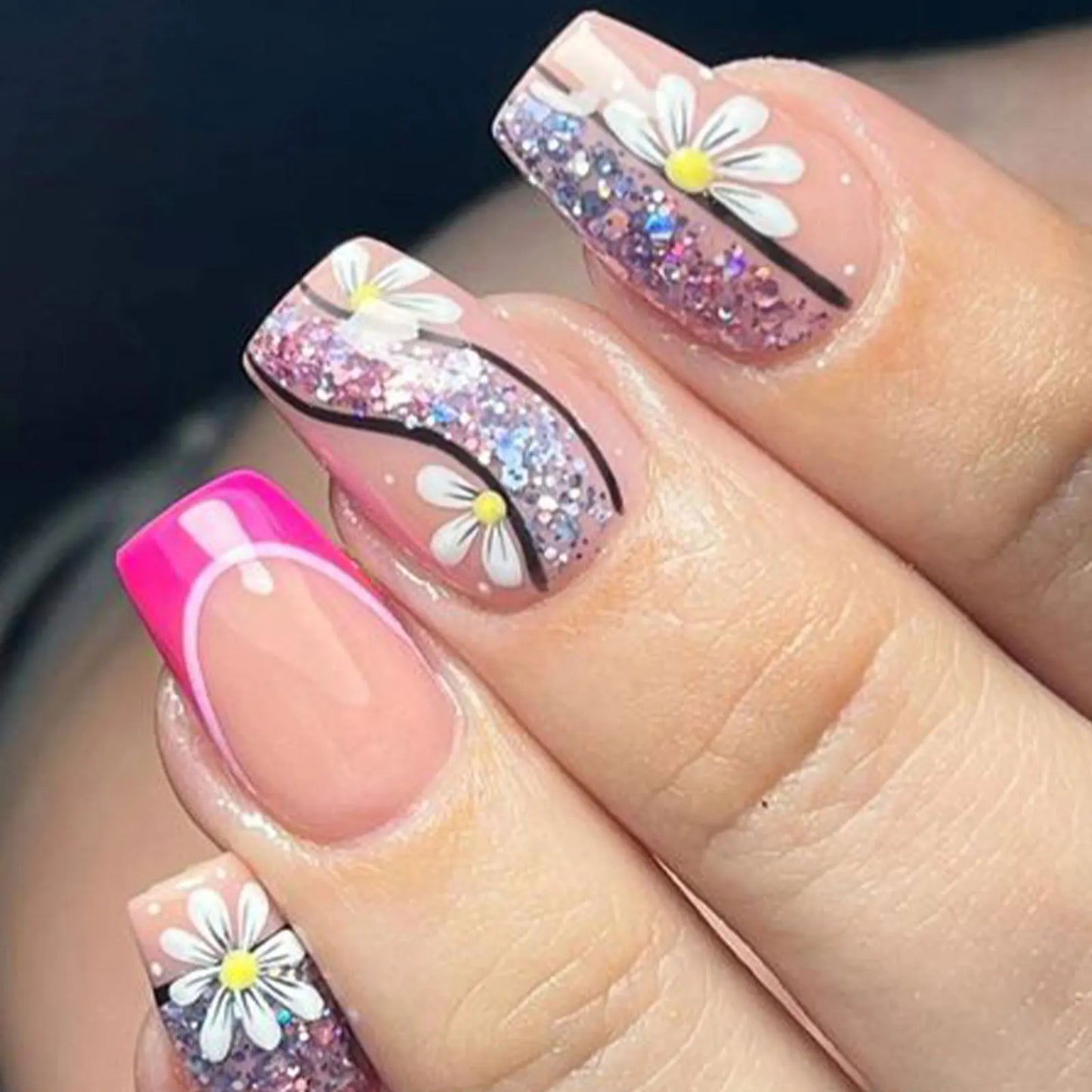 24Pcs Short Retro Flower Design Nails Art Manicure Pink False Nails Wearable Square Fake Nails Press on Full Cover Nail Tips
