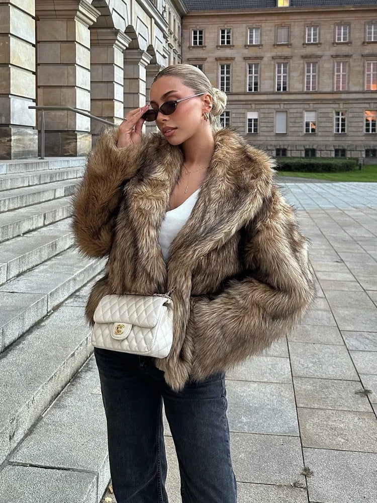 2024 Vintage Faux Fur Short Coats Women Retro Thick Large Cuffs Solid Fur Coat Female Winter Warm Lady Chic High Street Outwear