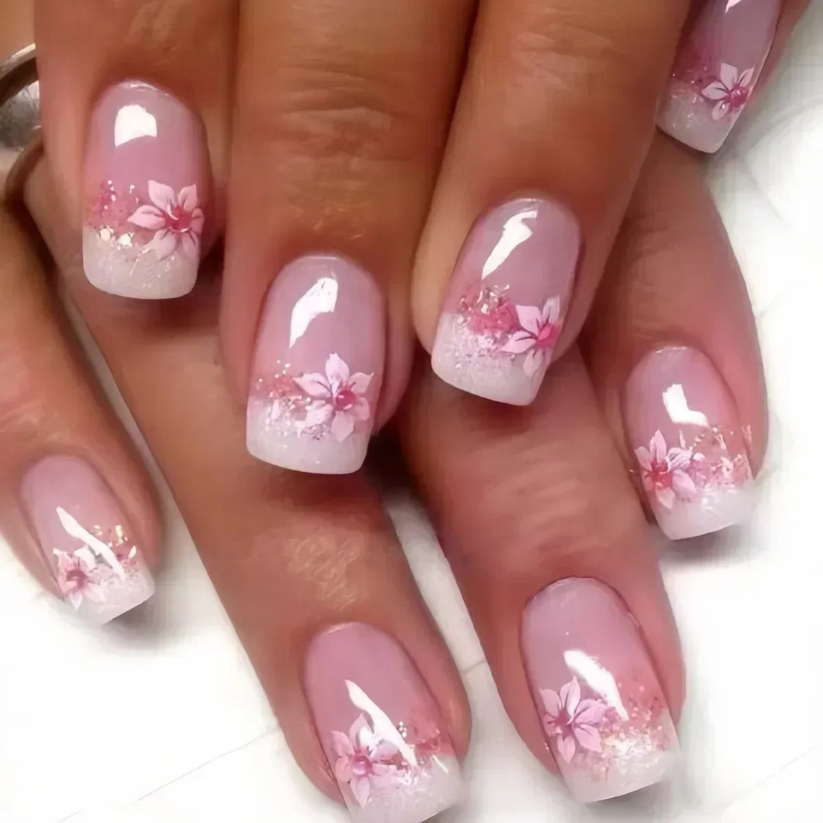24Pcs French Tip Press on Nails Short Coffin False Nails Simple Wearable Fake Nails Frosted Full Cover Press on Nail Tips Art