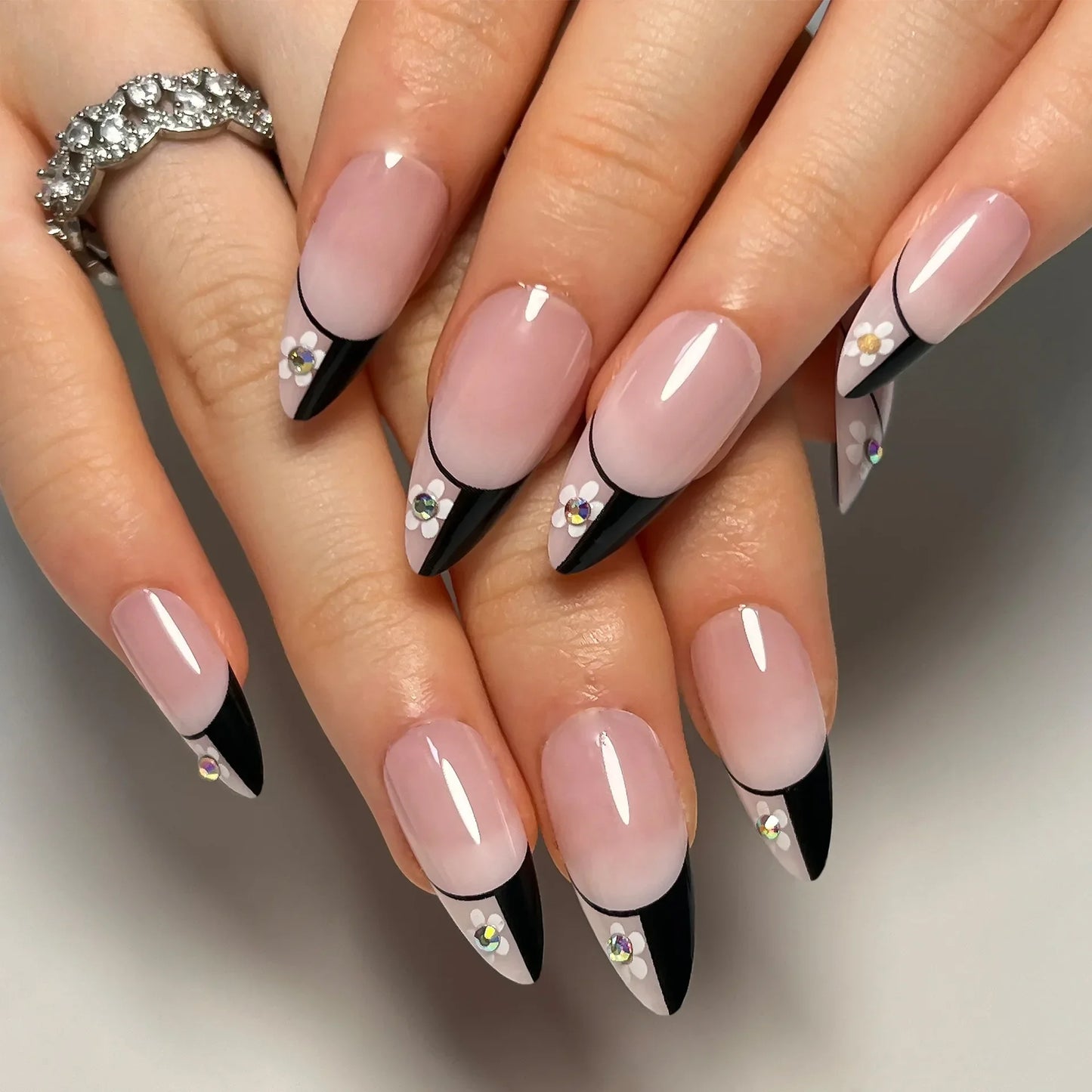 24Pcs French Gold Edge Wearable Almond Press on Fake Nails Simple Pearl Decoration False Nails with Glue Full Over Manicure Tips