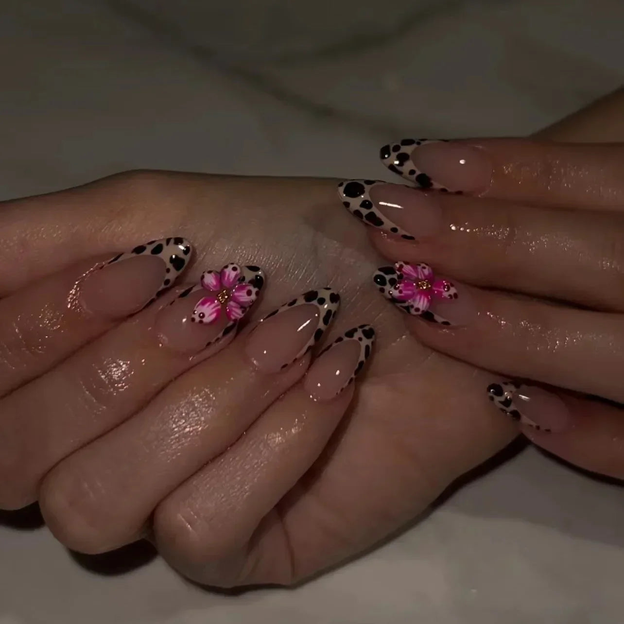 24Pcs Autumn Winter Matte Almond False Nails with Glue Rose Leaf Printing Nail Art Simple Full Cover Press on Acrylic Nails Tips
