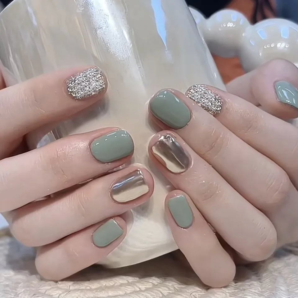 24Pcs White Ice Camellia Short False Nails Art Light Pink Sweet Girls Acrylic Press on Nails Full Cover Removable Fake Nail Set