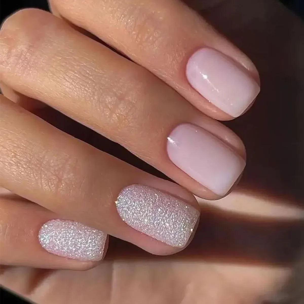 24PCS Shiny Pearl Wearable False Nails Short Square Fake Nail Simple Press on Nails Detachable Full Cover Nail Tips With Glue