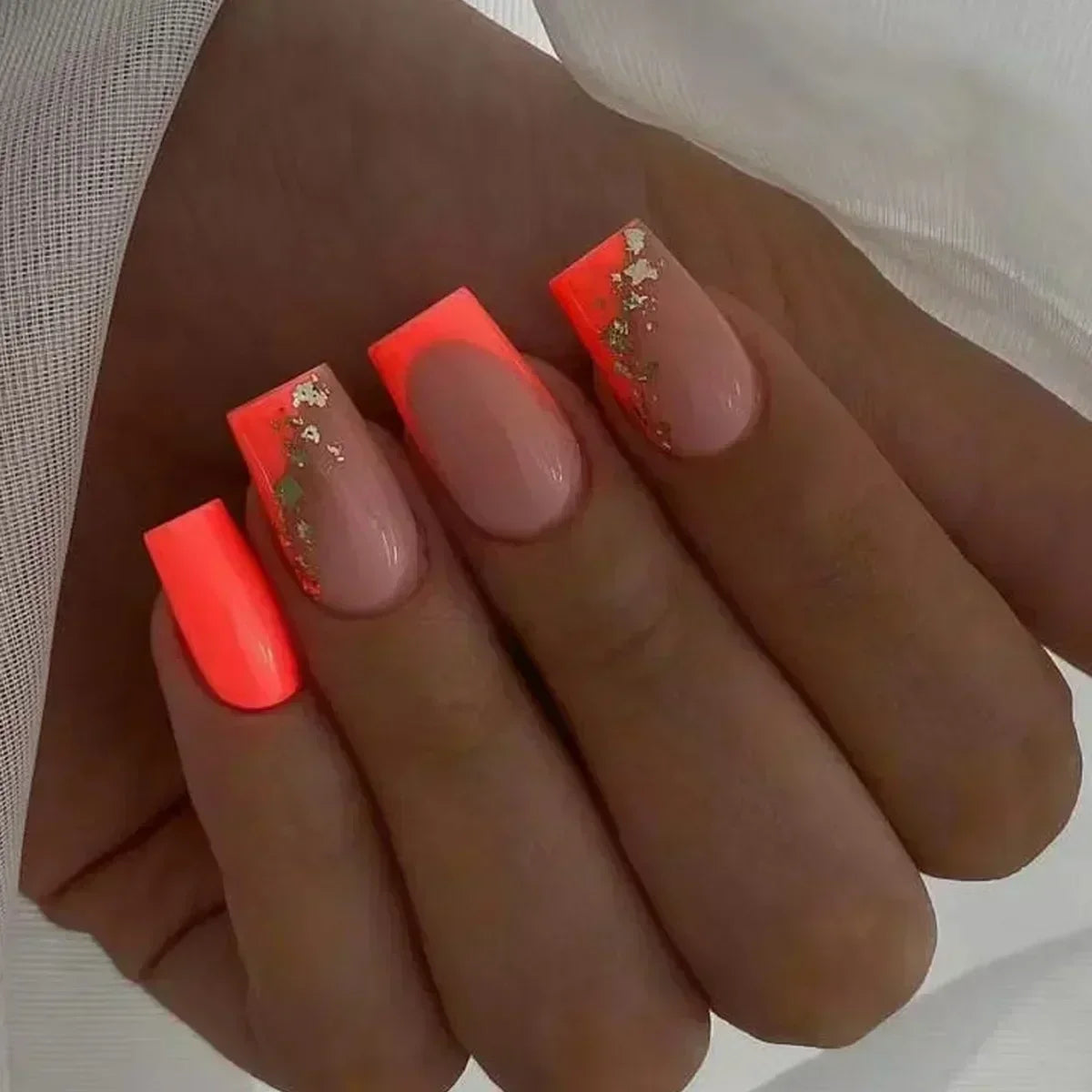 24Pcs French Tip Press on Nails Short Coffin False Nails Simple Wearable Fake Nails Frosted Full Cover Press on Nail Tips Art