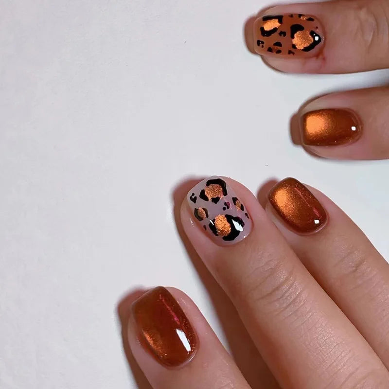 24Pcs Short Retro Flower Design Nails Art Manicure Pink False Nails Wearable Square Fake Nails Press on Full Cover Nail Tips