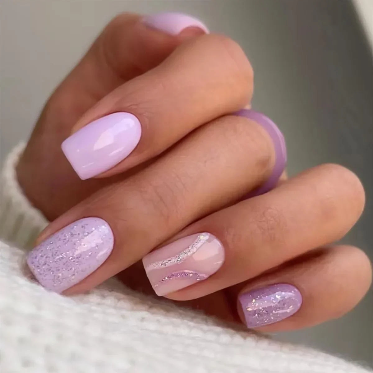 24Pcs Short Retro Flower Design Nails Art Manicure Pink False Nails Wearable Square Fake Nails Press on Full Cover Nail Tips