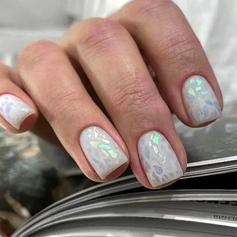 24Pcs Short Retro Flower Design Nails Art Manicure Pink False Nails Wearable Square Fake Nails Press on Full Cover Nail Tips