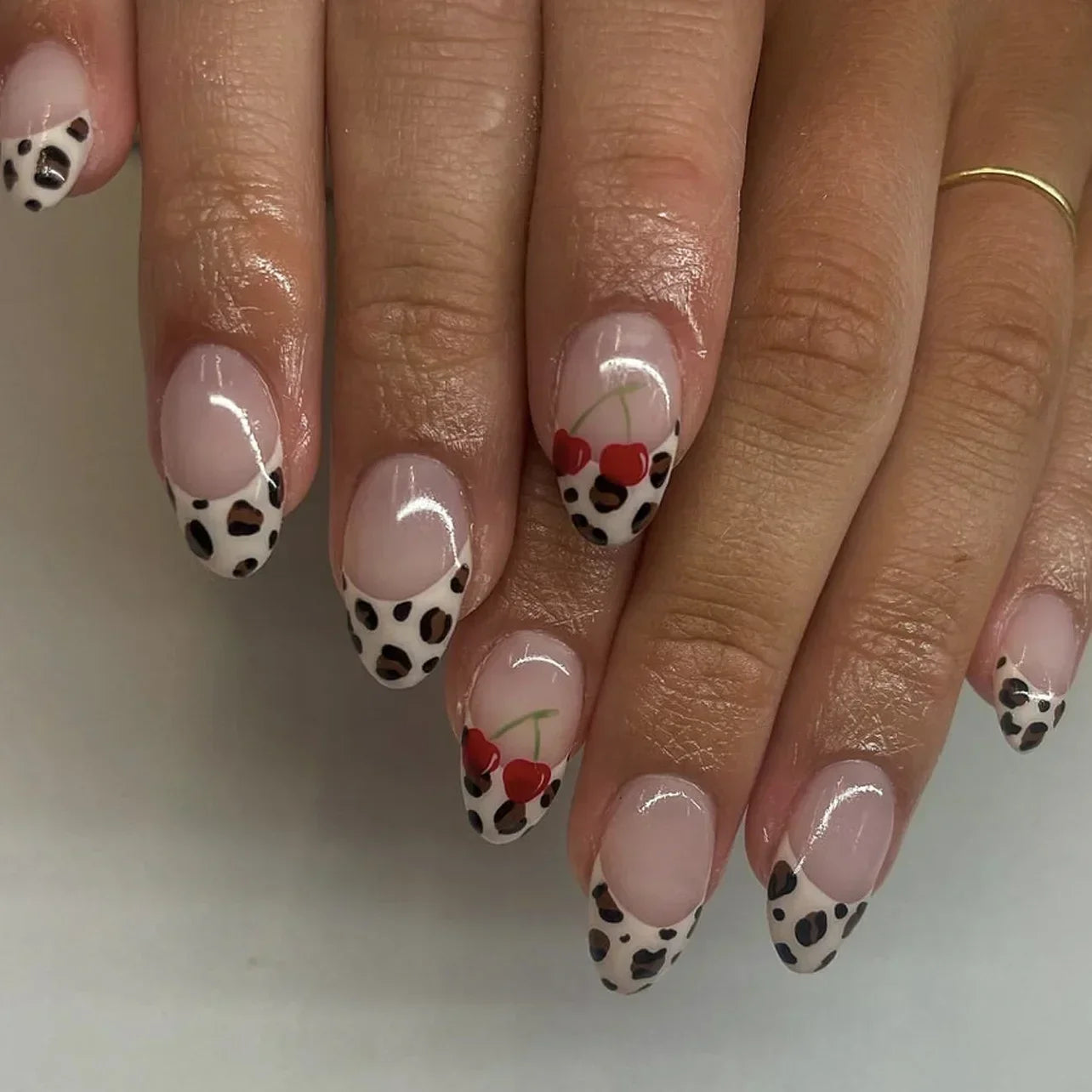 24Pcs Autumn Winter Matte Almond False Nails with Glue Rose Leaf Printing Nail Art Simple Full Cover Press on Acrylic Nails Tips
