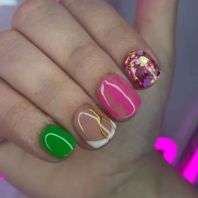 24Pcs Short Retro Flower Design Nails Art Manicure Pink False Nails Wearable Square Fake Nails Press on Full Cover Nail Tips