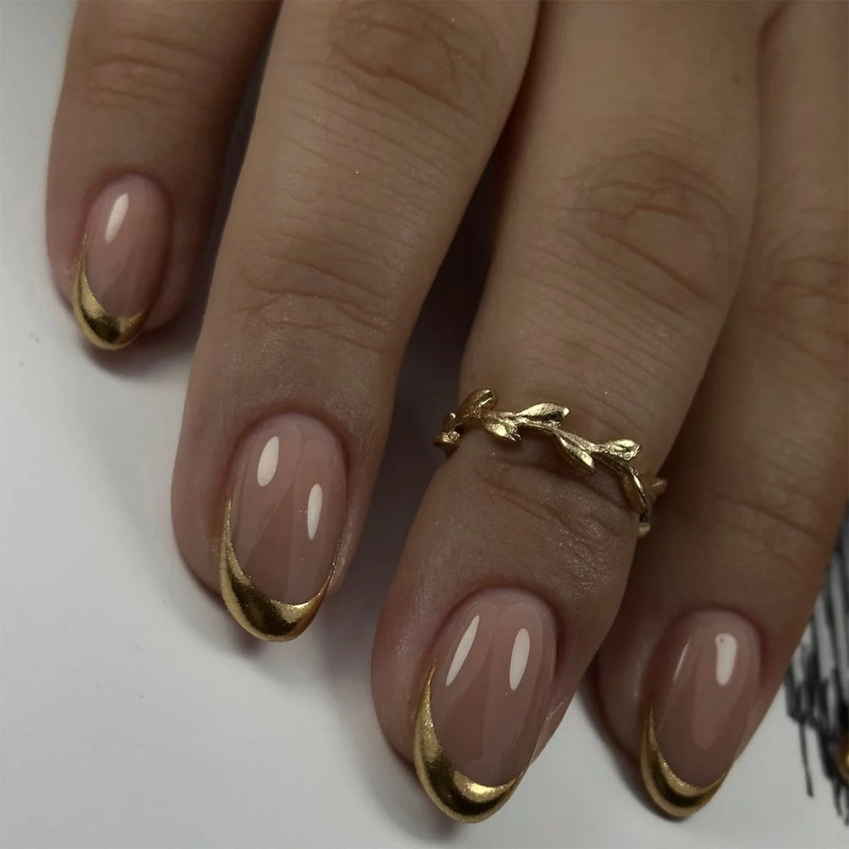 24Pcs Simple French Fake Nails with Almond Head Design Detachable 3D Irregular Star Pattern Press on False Nails Manicure Tools