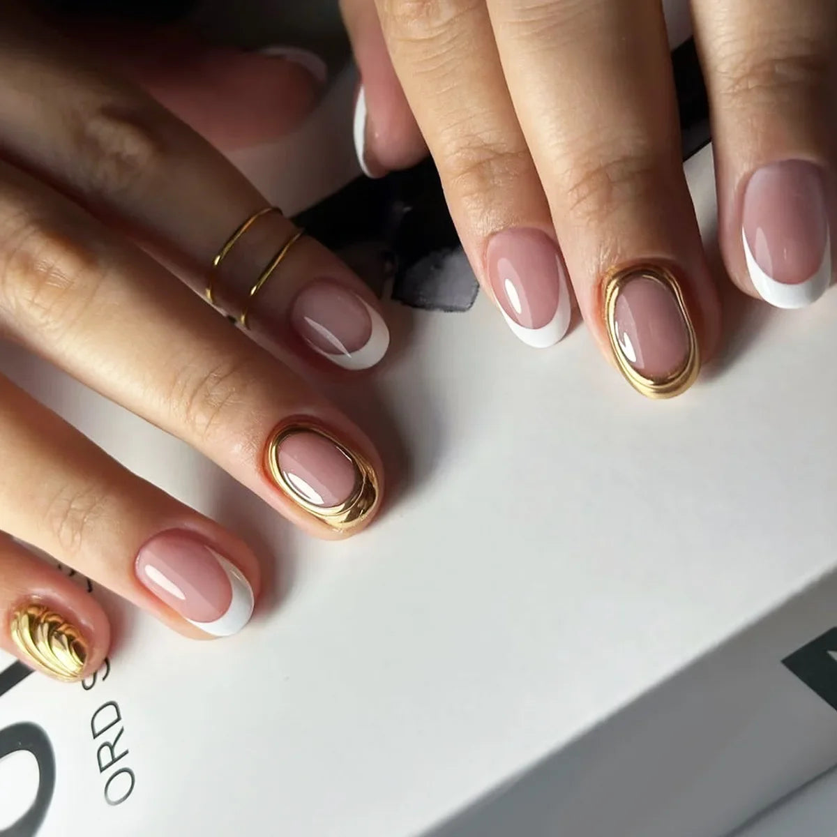 24Pcs French Gold Edge Wearable Almond Press on Fake Nails Simple Pearl Decoration False Nails with Glue Full Over Manicure Tips