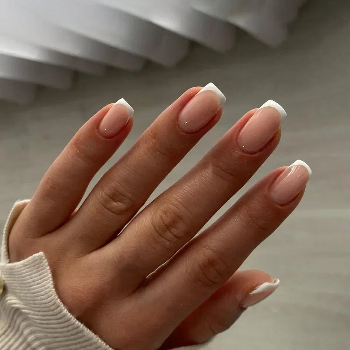 24Pcs French Tip Press on Nails Short Coffin False Nails Simple Wearable Fake Nails Frosted Full Cover Press on Nail Tips Art