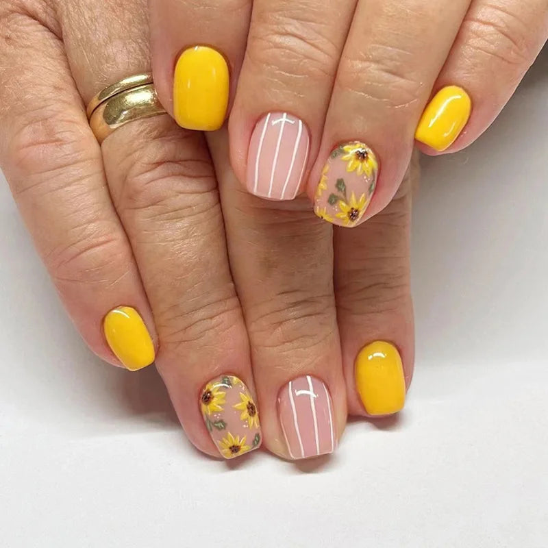 24Pcs White Ice Camellia Short False Nails Art Light Pink Sweet Girls Acrylic Press on Nails Full Cover Removable Fake Nail Set