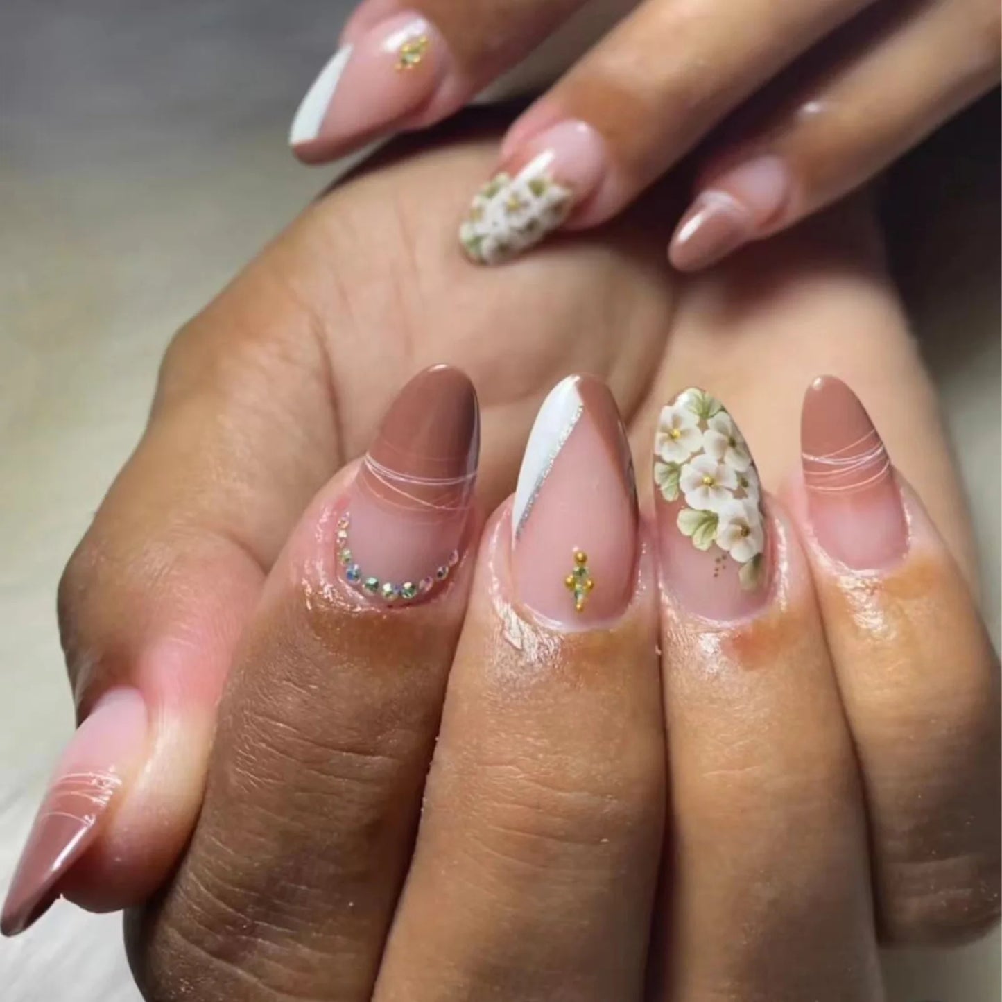 24Pcs Autumn Winter Matte Almond False Nails with Glue Rose Leaf Printing Nail Art Simple Full Cover Press on Acrylic Nails Tips