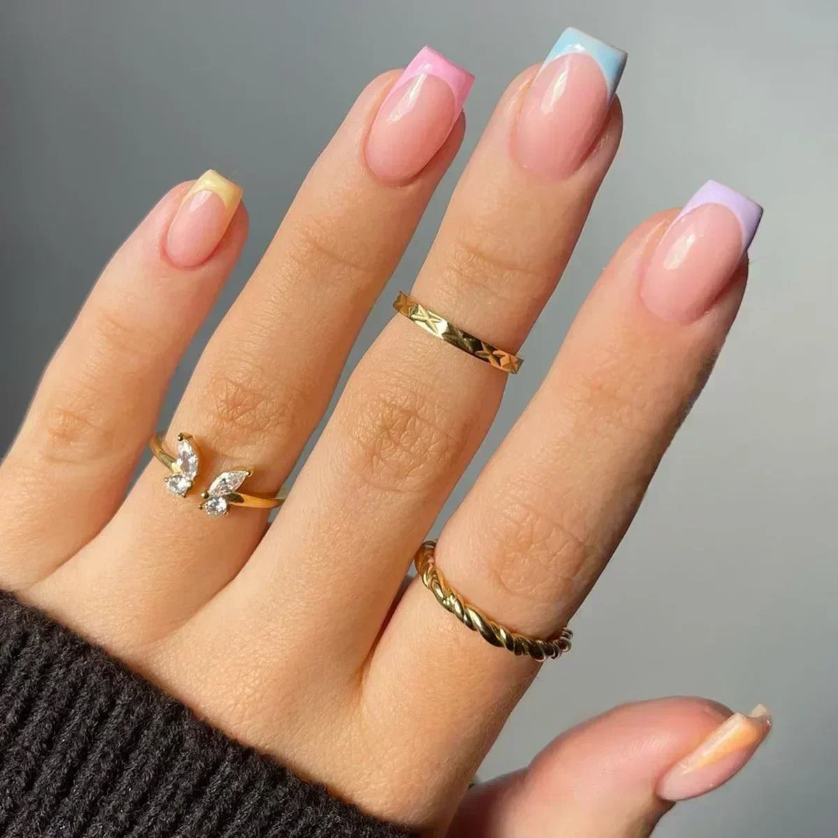 24Pcs French Tip Press on Nails Short Coffin False Nails Simple Wearable Fake Nails Frosted Full Cover Press on Nail Tips Art