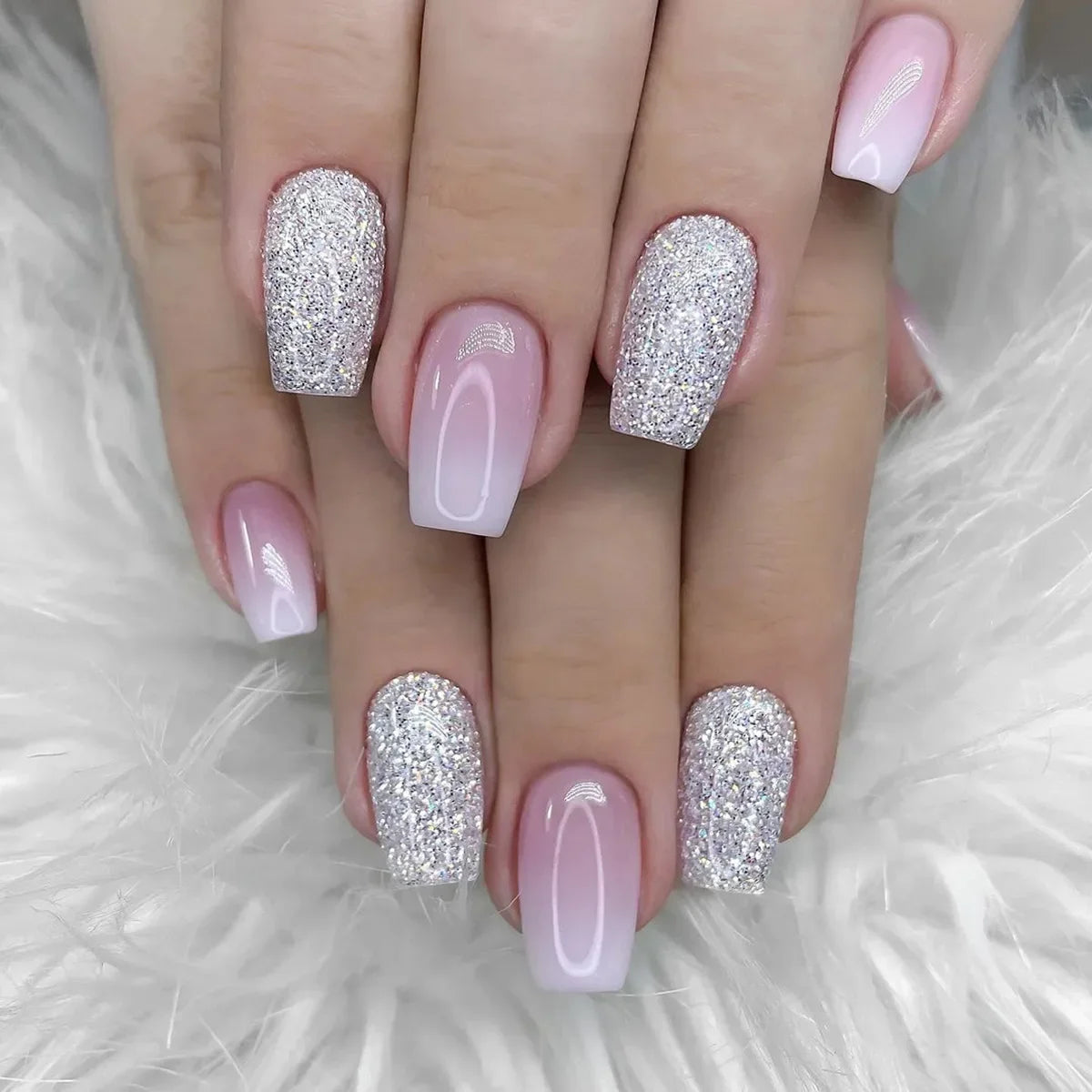 24Pcs Medium Long Acrylic Fake Nails Art Cool Spice Girls Wearing False Nails Set Press on Nail Tips Removable French Nails Fake
