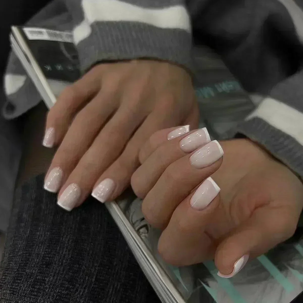 24Pcs French Tip Press on Nails Short Coffin False Nails Simple Wearable Fake Nails Frosted Full Cover Press on Nail Tips Art