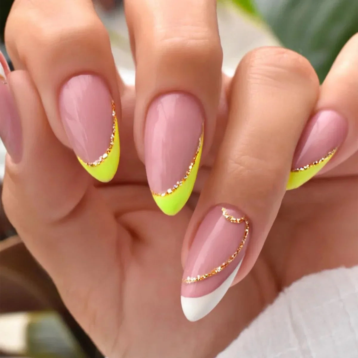 24Pcs French Gold Edge Wearable Almond Press on Fake Nails Simple Pearl Decoration False Nails with Glue Full Over Manicure Tips
