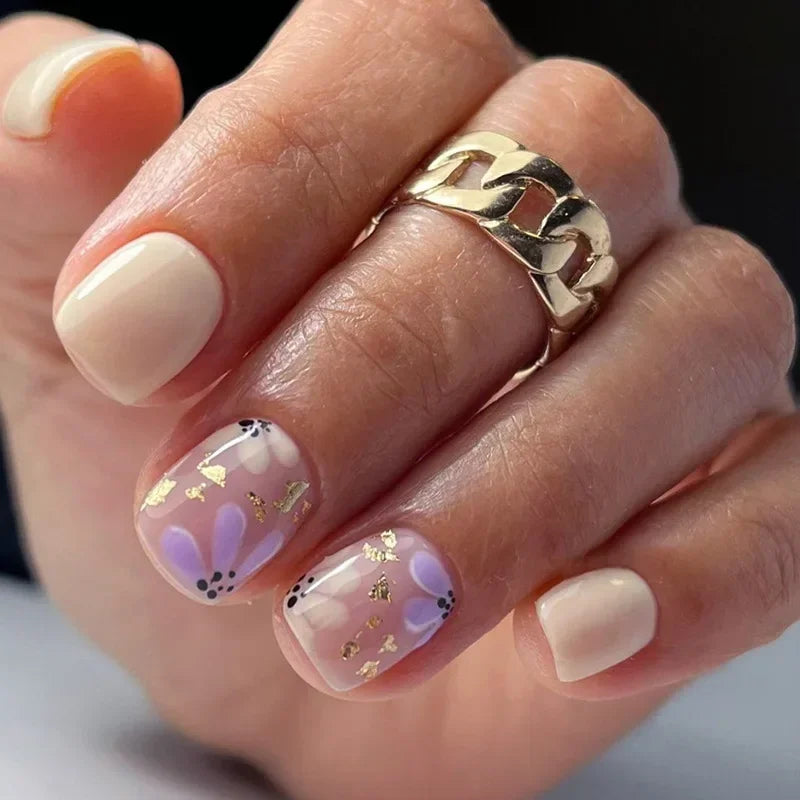 24Pcs Short Retro Flower Design Nails Art Manicure Pink False Nails Wearable Square Fake Nails Press on Full Cover Nail Tips