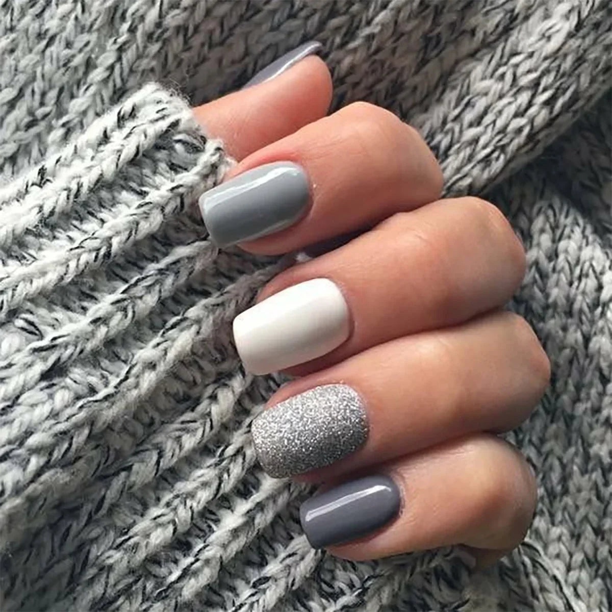 24Pcs Short Square Press on Nails Gradient Glitter False Nails French Tip Lines Acrylic Nails Full Cover Wearable Fake Nail Tips