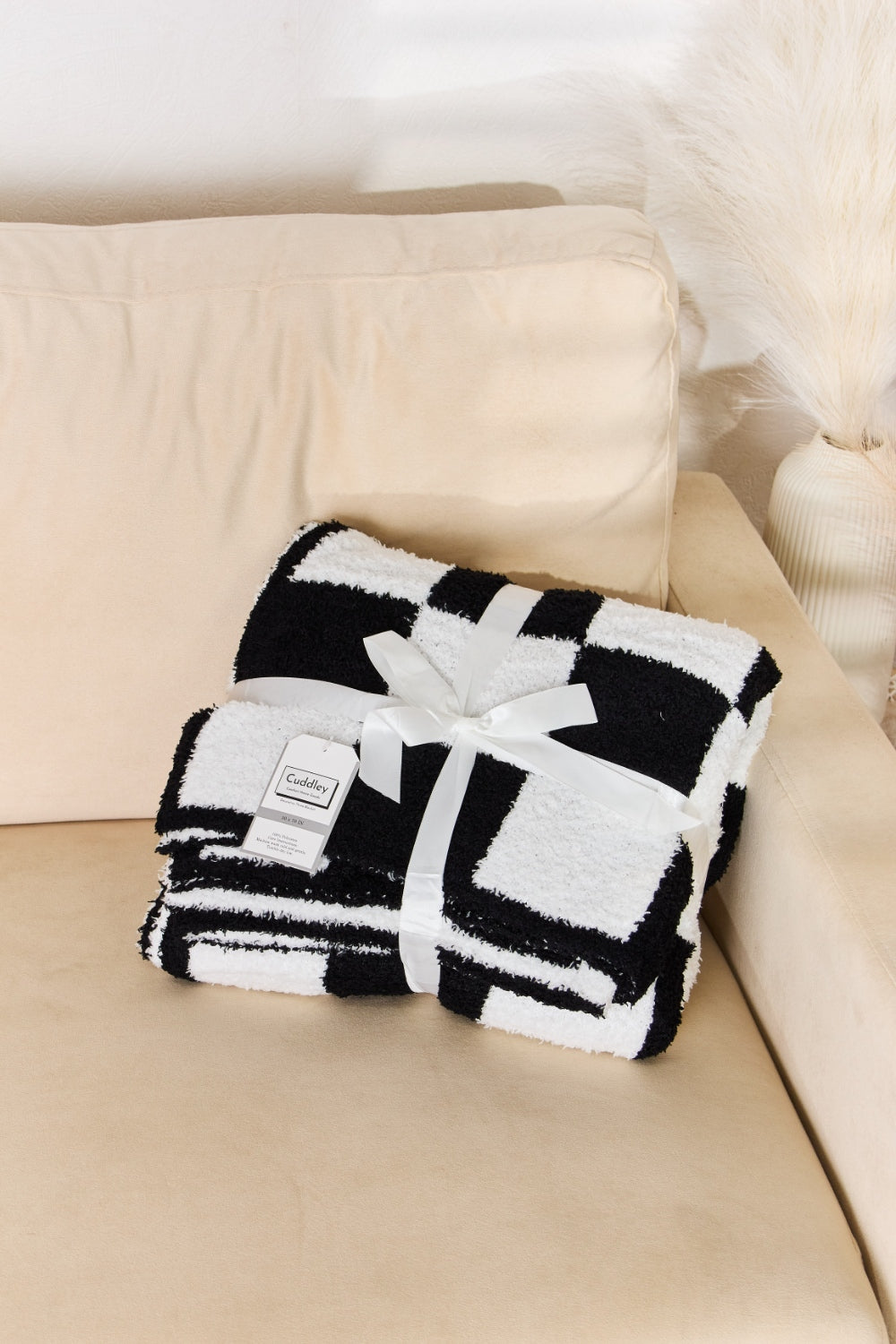 Cuddley Checkered Decorative Throw Blanket