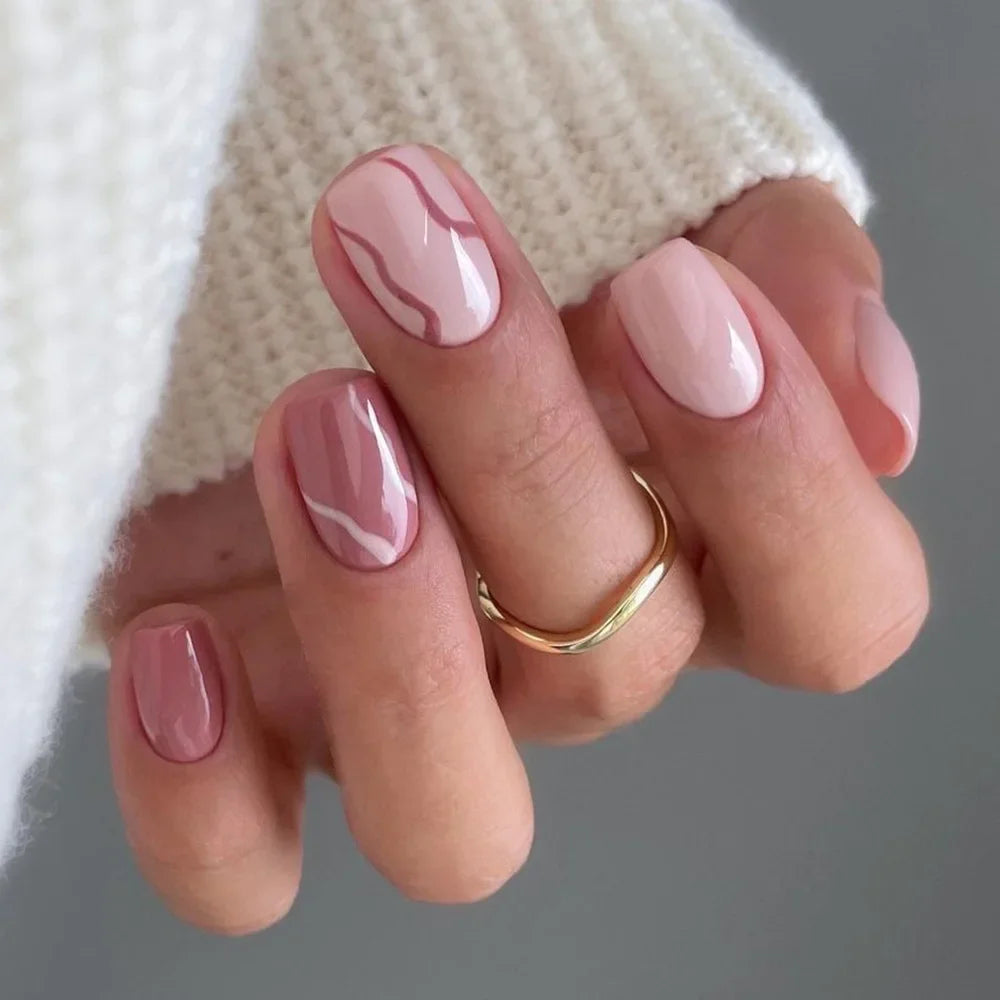24Pcs Short Retro Flower Design Nails Art Manicure Pink False Nails Wearable Square Fake Nails Press on Full Cover Nail Tips